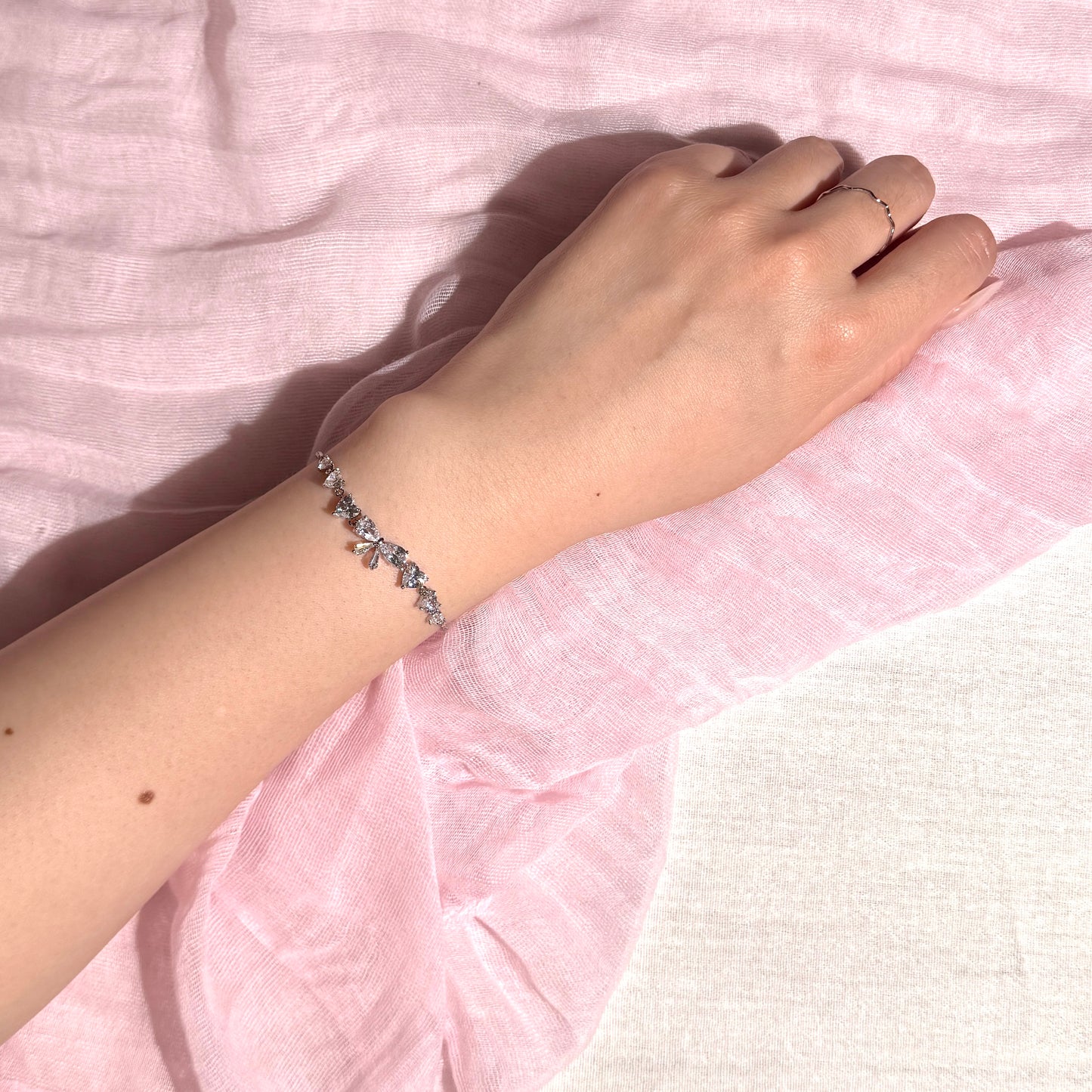 Lighttie Bow Bracelet